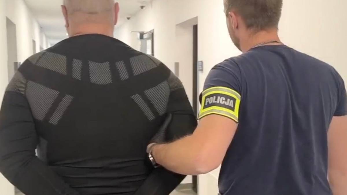56-year-old man vandalized hospital and threatened staff. Police intervened