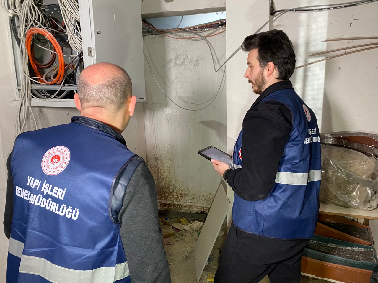 Les efforts d'évaluation des dégâts se poursuivent à Istanbul après le tremblement de terre