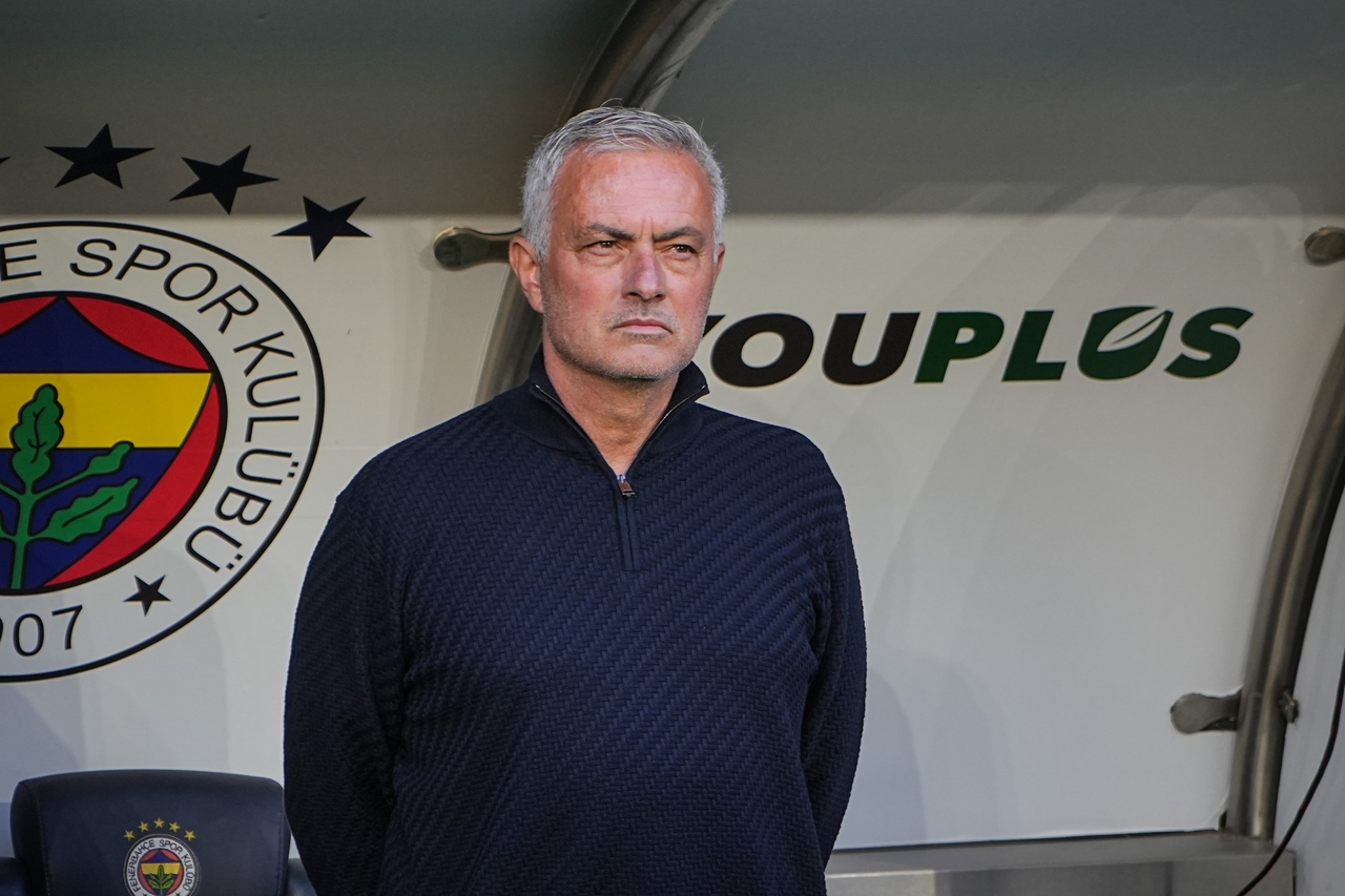 José Mourinho, comme Jorge Jesus, a perdu le titre dans les derbies