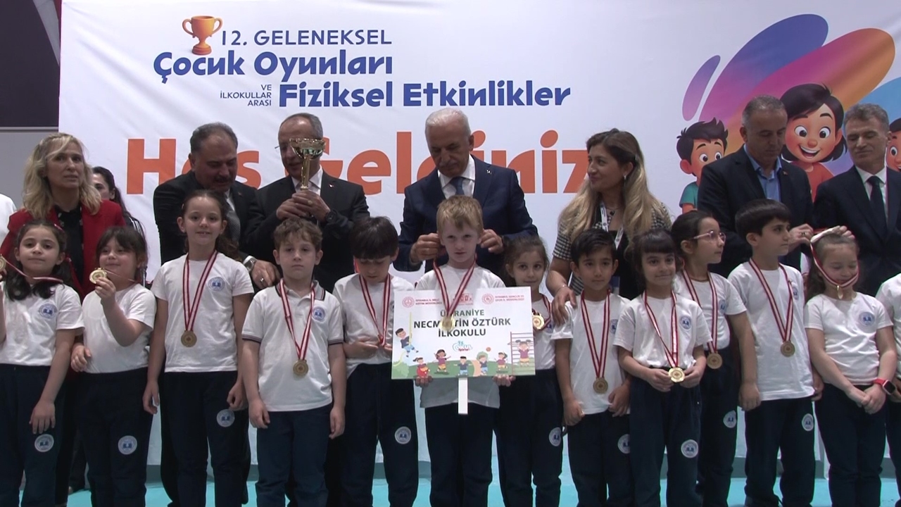 In Ümraniye wurden die Gewinner der „Traditionellen Kinderspiele und körperlichen Aktivitäten zwischen Grundschulen“ ausgezeichnet.