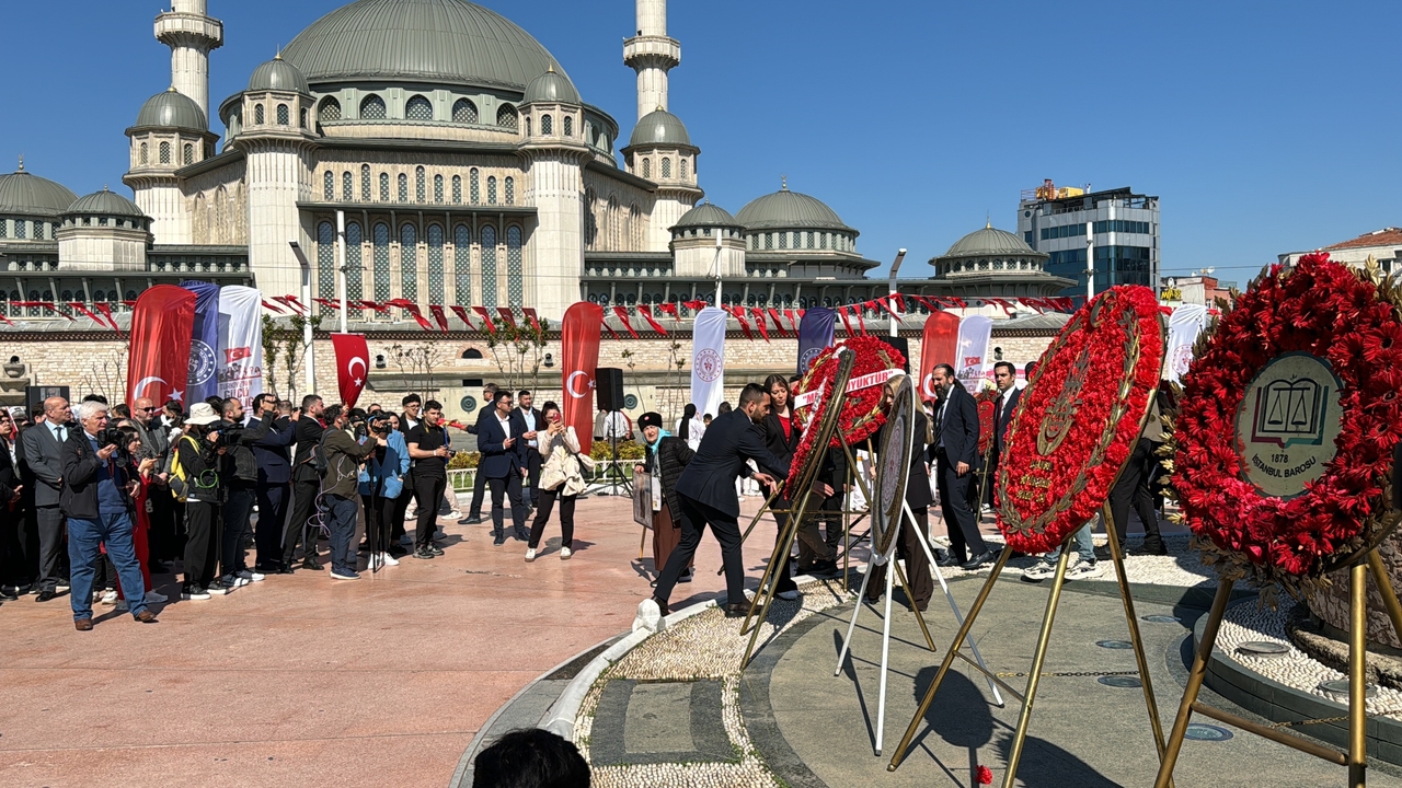 Zeremonie am 19. Mai auf dem Taksim-Platz