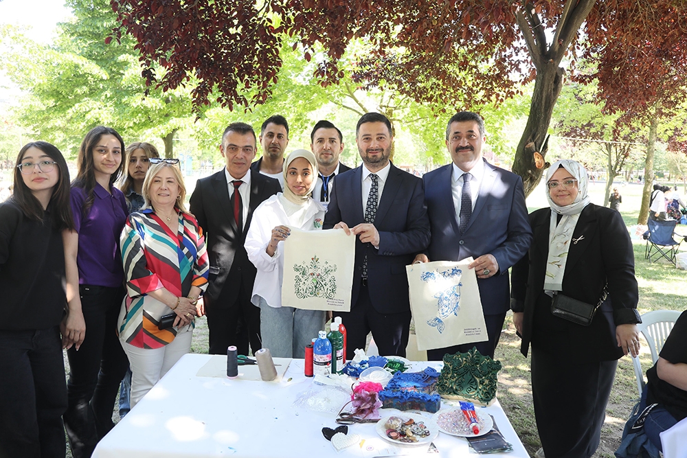 Onderwijsfestival in Kağıthane: middelbare scholen kwamen bijeen voor promotie