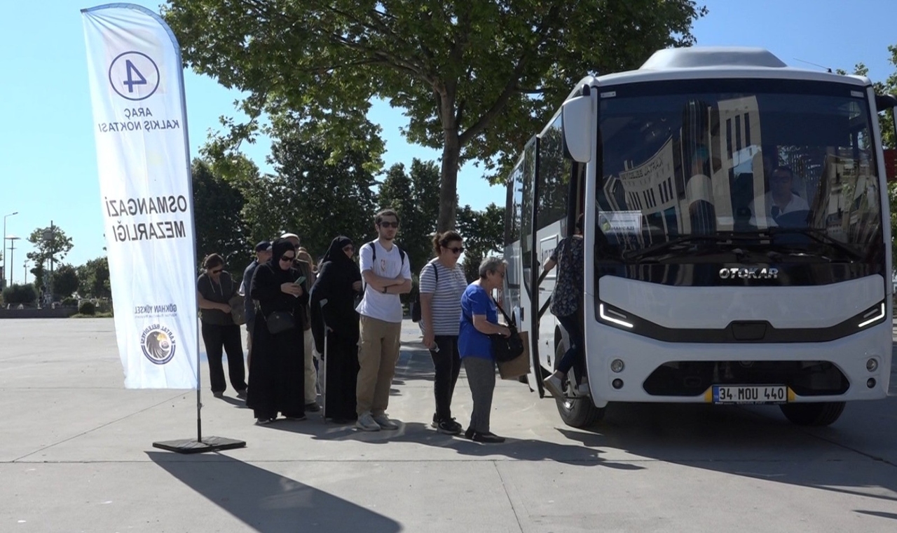 Die Gemeinde Kartal bietet während des Opferfests Eid al-Adha einen kostenlosen Transport zu den Friedhöfen an.