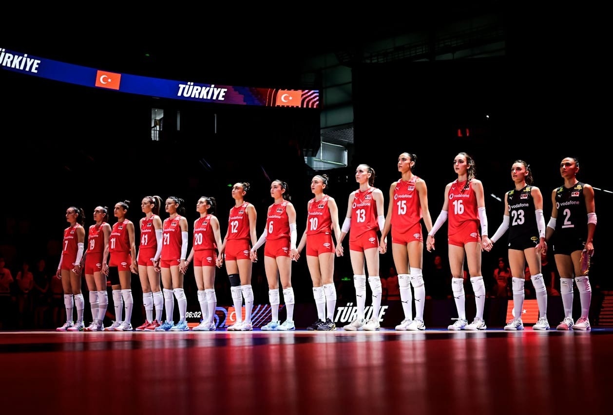 Het nationale damesvolleybalteam versloeg Polen met 3-2