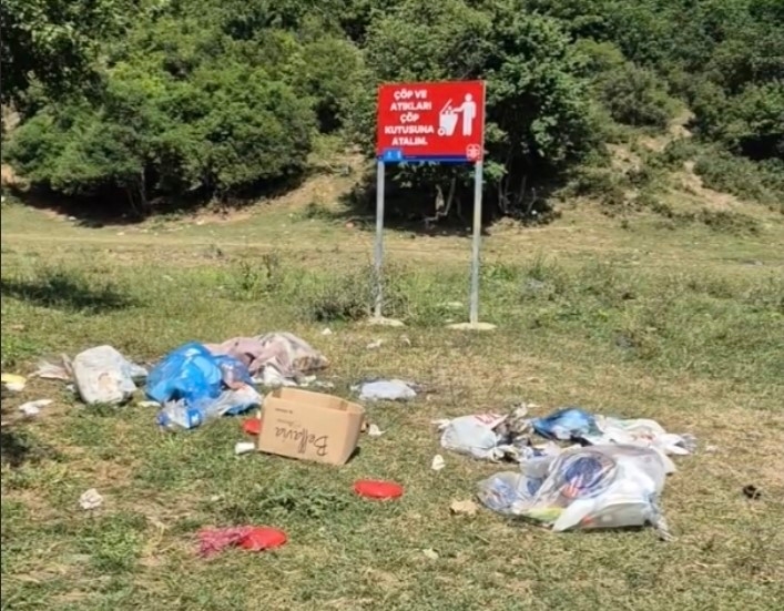 Il a fait creuser un fossé pour ne pas polluer l'environnement.