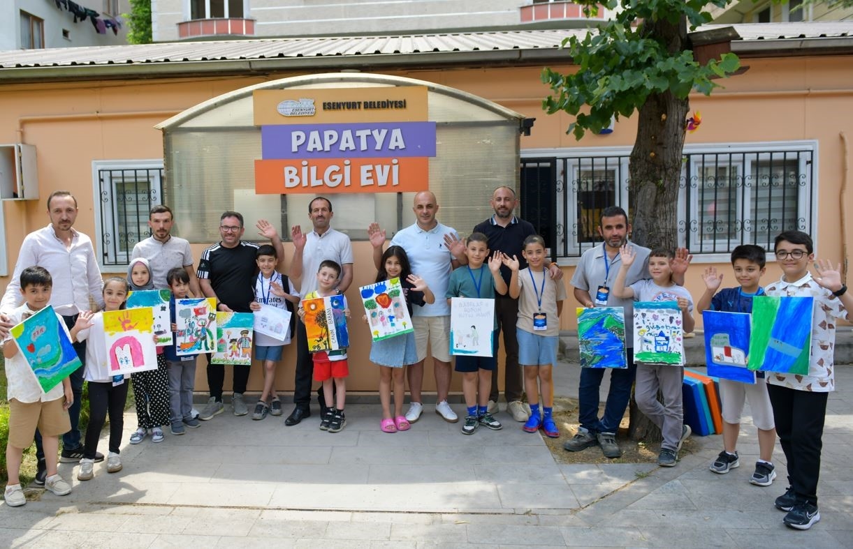 Les petits cœurs ont rencontré leurs pères à travers l'art et la science