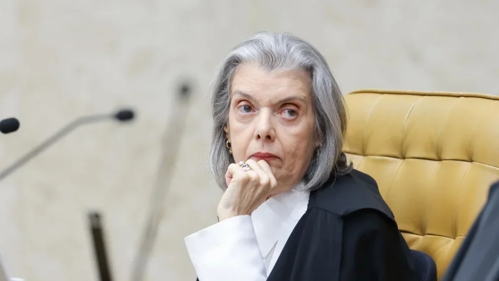Cármen barra licença-paternidade de 120 dias a procurador da Fazenda