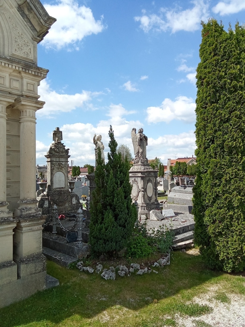 Cemetery Spring: meeting from May 16 to 18