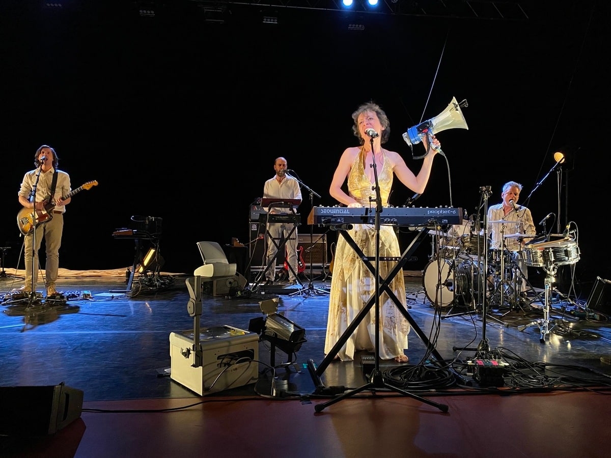 Emily Loizeau triumphiert vor einem begeisterten Publikum in Langres