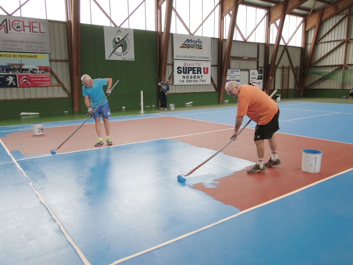 Klub Tenisowy widzi życie w kolorze niebieskim