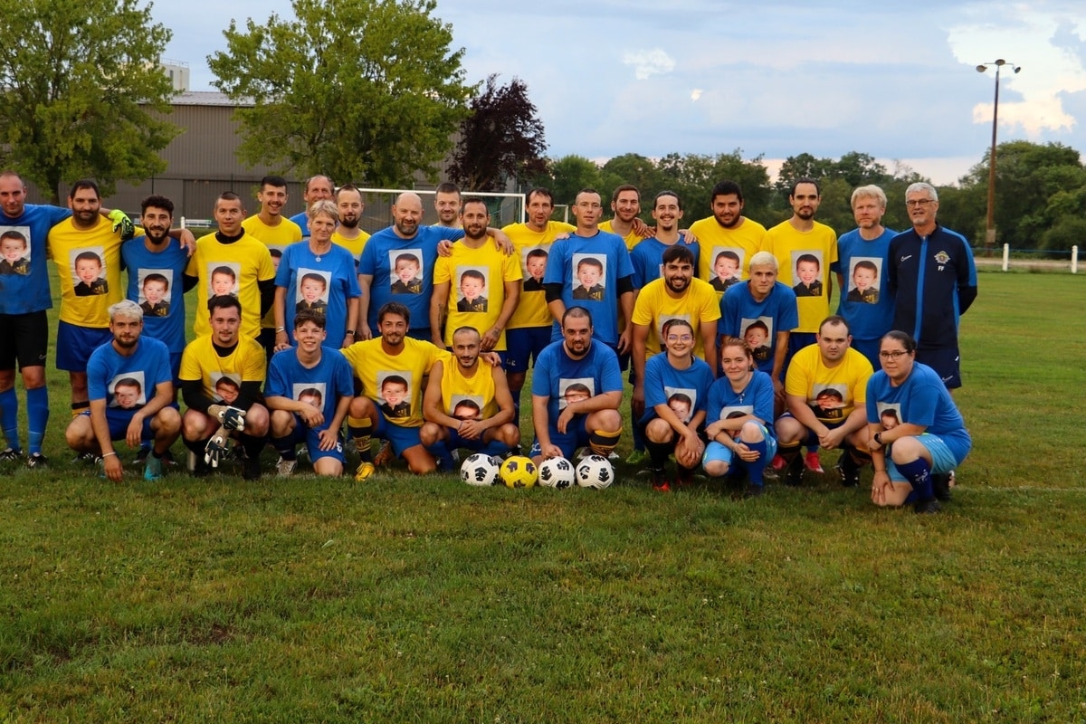 The football club united in emotion and memory