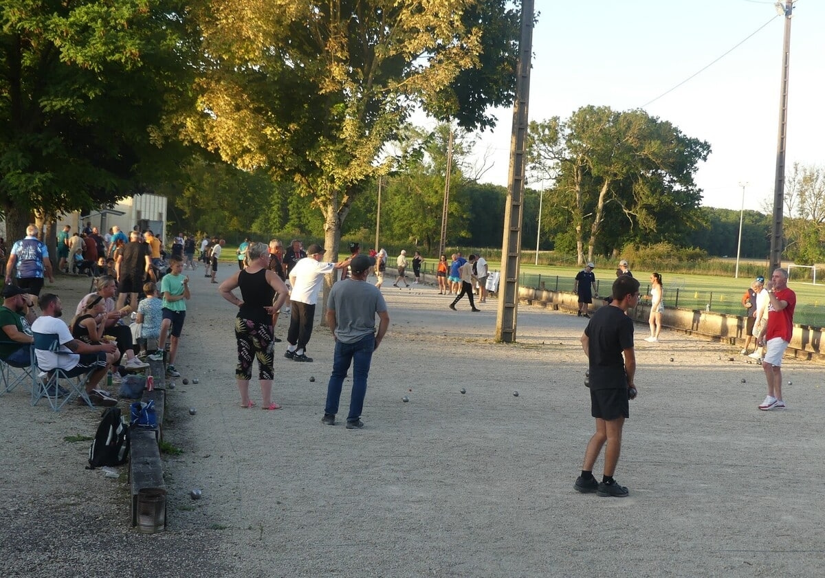 Pétanque: 82 graczy w nocy