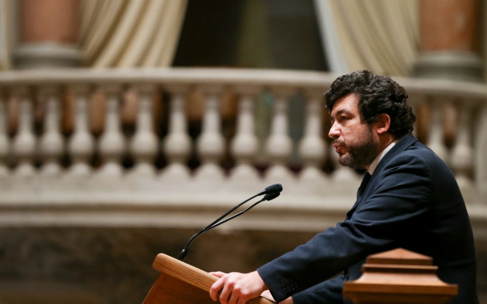 Legislativas: César propõe Delgado Alves para liderança parlamentar do PS de forma interina