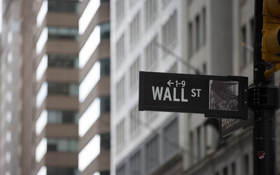 Wall Street reagisce con sentimenti contrastanti al discorso di Powell