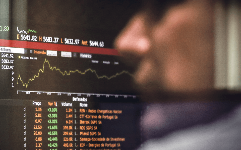 Bloomberg hizmetleri kesintiler yaşadı, İngiliz borç ihalesi ertelendi