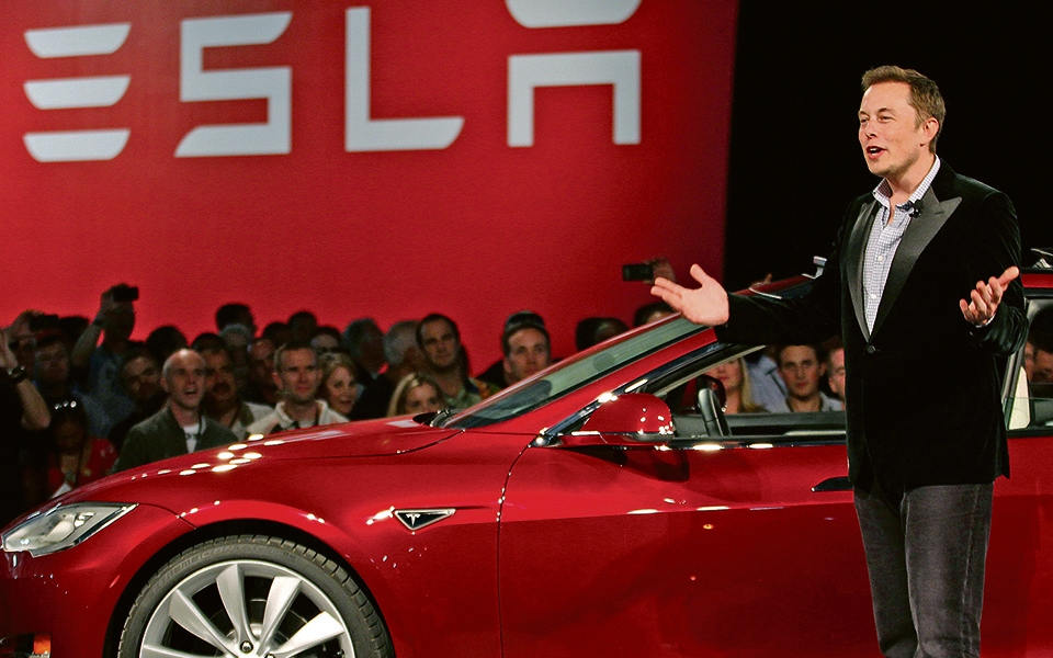 Tesla sube un 4% tras perder 135.000 millones de euros en valor de mercado
