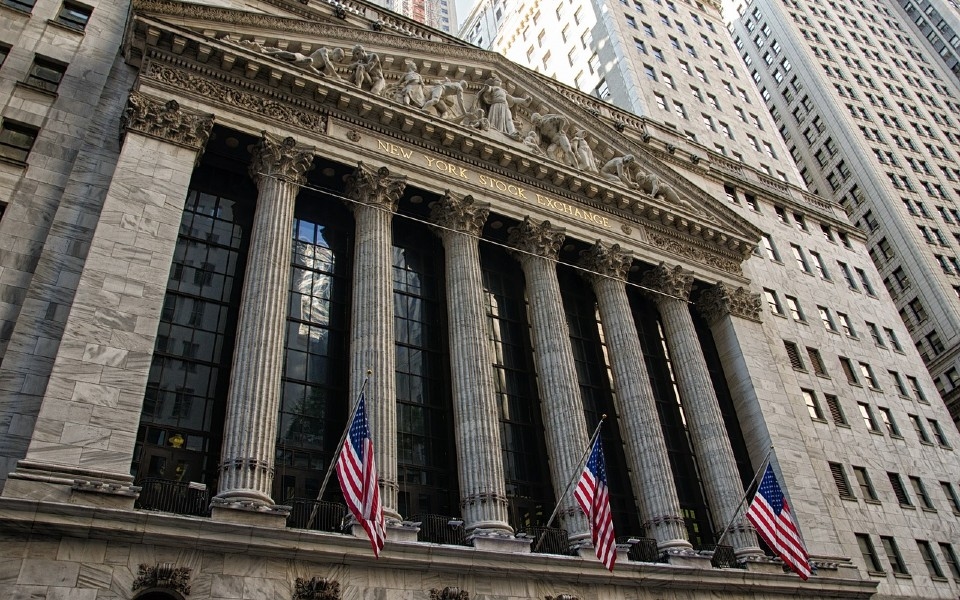 Das Technologieunternehmen D-Wave steigt um 26 % und führt die Wall Street trotz Gesamtverlusten an