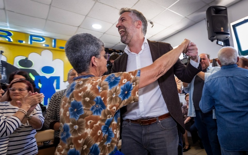 Jacht op stemmen van gepensioneerden op een dag waarop PS en AD bijna botsten in Évora