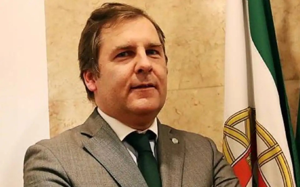 Bruno Mascarenhas, Kandidat für den Stadtrat von Lissabon, trifft ein