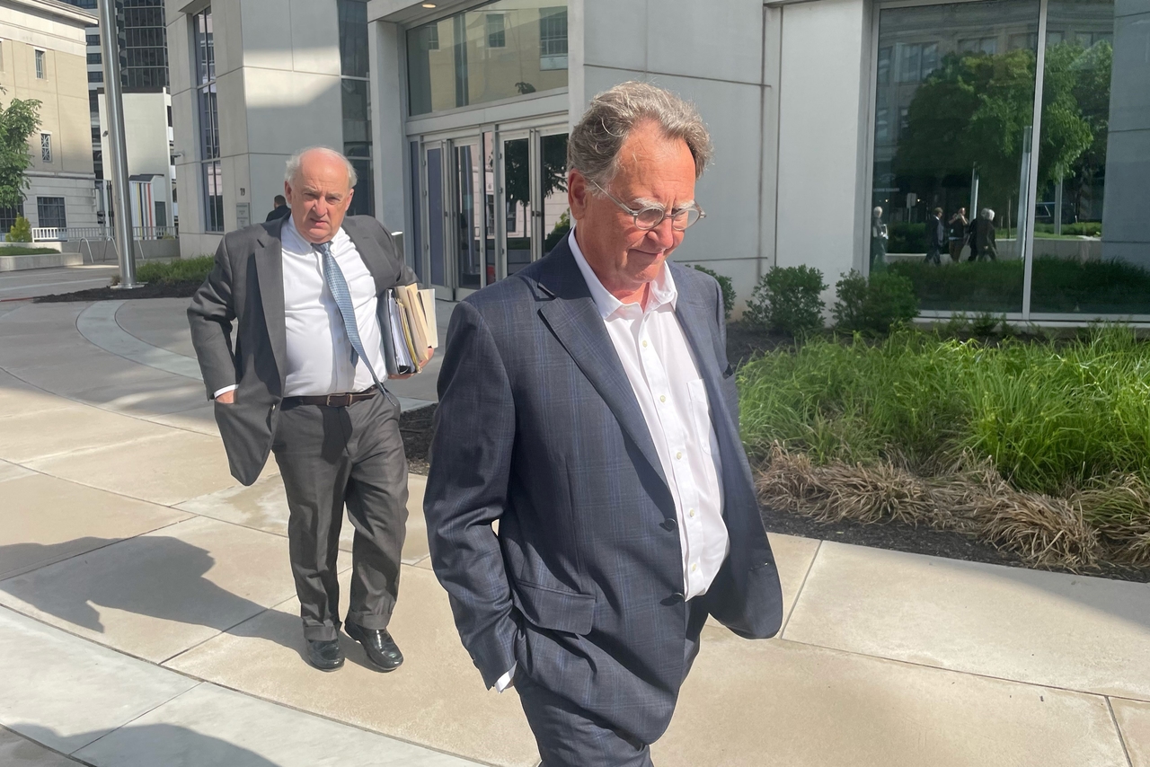 Ağrı Kliniği CEO'su, Hastalara 'İnsan İğne Yastıkları' Ürettiği İçin 20 Yıl Hapis Cezasıyla Karşı Karşıya. 18 Ay Cezası Aldı.