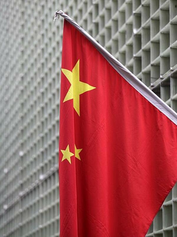 Посол Израиля в Германии Рон Просор обвиняет китайское правительство в перевооружении боевиков «Хезболлы» в Ливане.