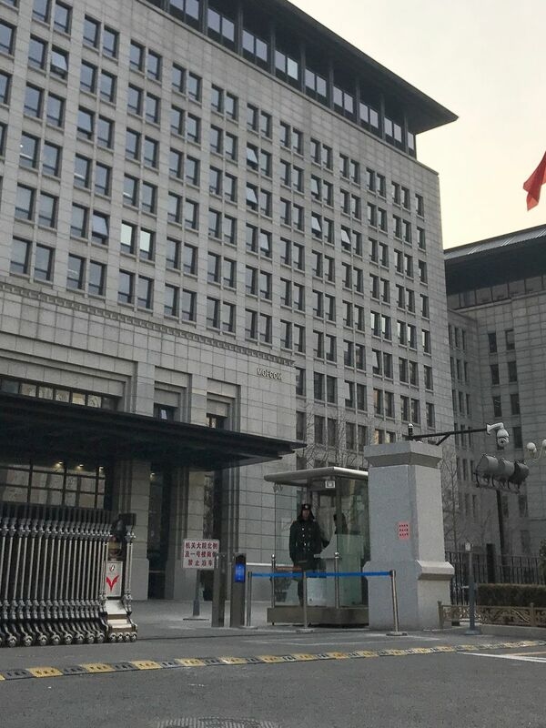 Wenige Wochen nach der Einigung auf einen vorläufigen Zollabbau verschärft sich erneut der Ton zwischen den USA und China.