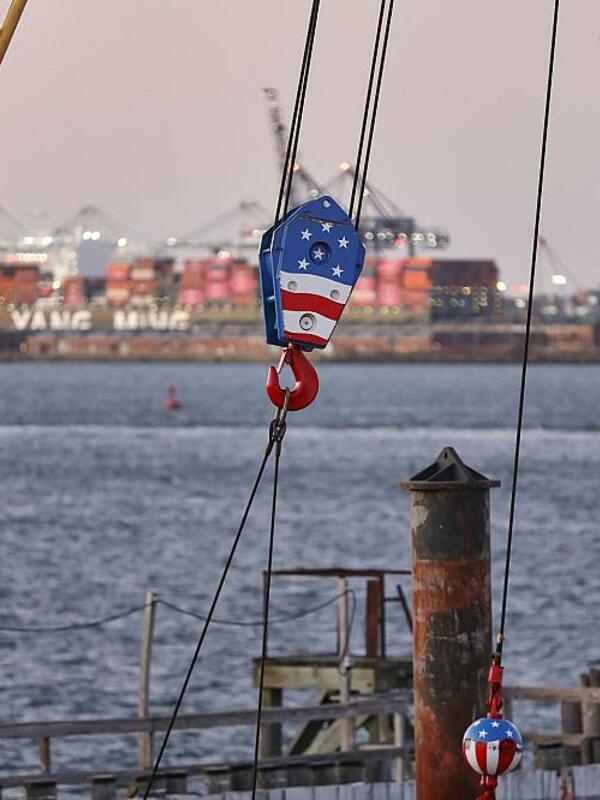 In the tariff dispute between the EU and the USA, economist Achim Truger advocates a hard line.