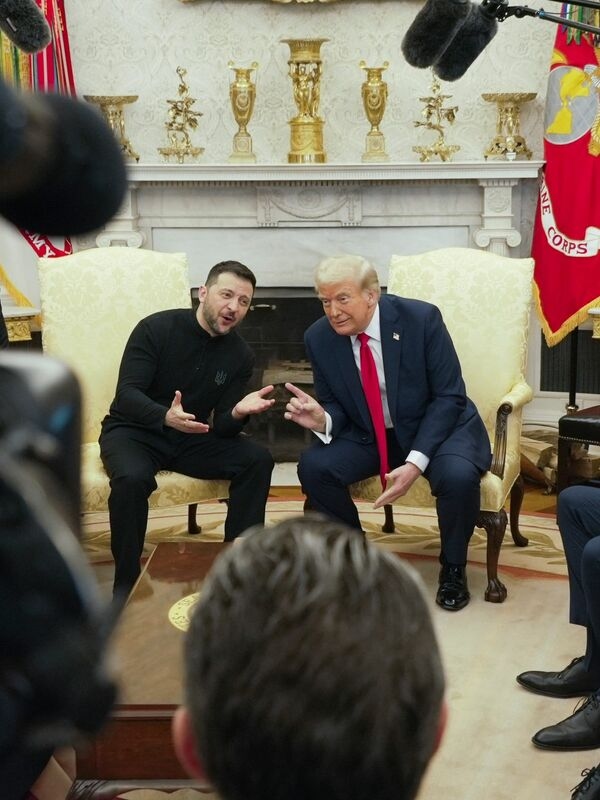 The US and NATO announce massive aid to Ukraine.