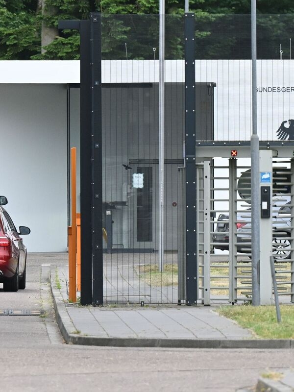 Le parquet fédéral a arrêté cinq très jeunes personnes qui appartiendraient à une cellule terroriste d'extrême droite.