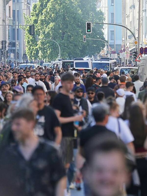 In 2024, around 21.2 million people with an immigration history lived in Germany.