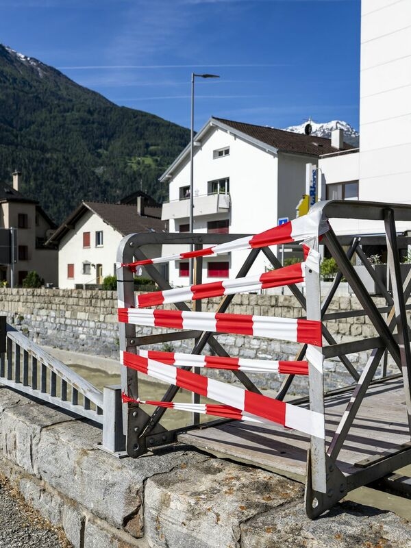 It looks as if the danger at the dammed mountain river Lonza has been averted for the time being.