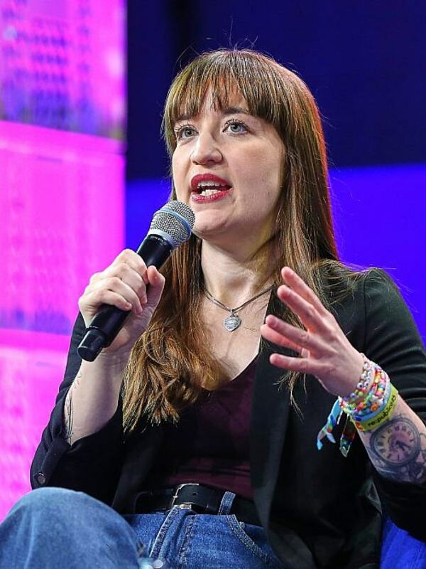A líder do grupo parlamentar do Partido de Esquerda, Heidi Reichinnek, quer doar seu aumento salarial.
