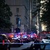 Large-scale police operation in Manhattan: A man runs into a high-rise building with a gun.