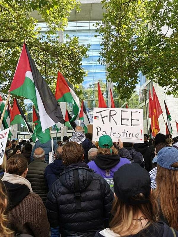 Посол Израиля в Германии Рон Просор решительно предостерегает от левого антисемитизма в Германии.