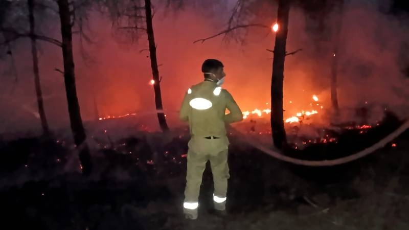 Segundo día del incendio en Sakarya: barrios en riesgo evacuados, llamas reducidas