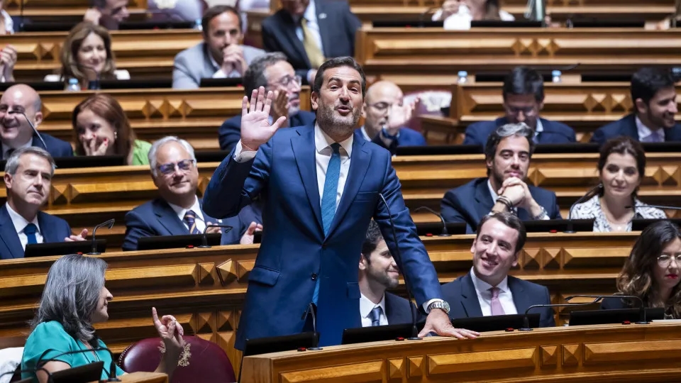 Hugo Soares bekritiseert de PS omdat ze een "spaarpot" heeft gecreëerd in plaats van openbare werken