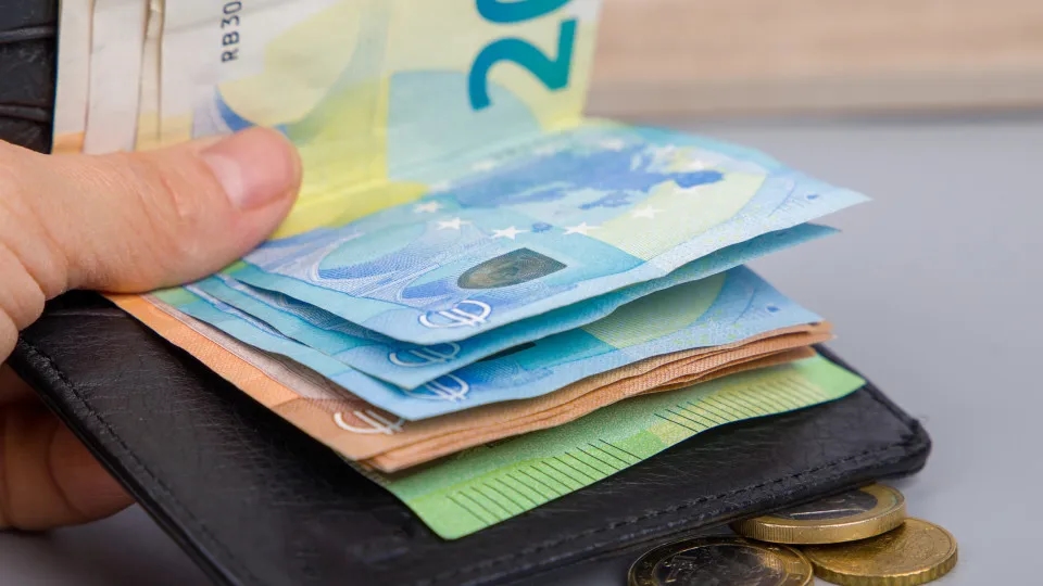 Le nuove tabelle dell'IRS assegnano ancora una volta un "bonus" al tuo stipendio questo mese (ma...)