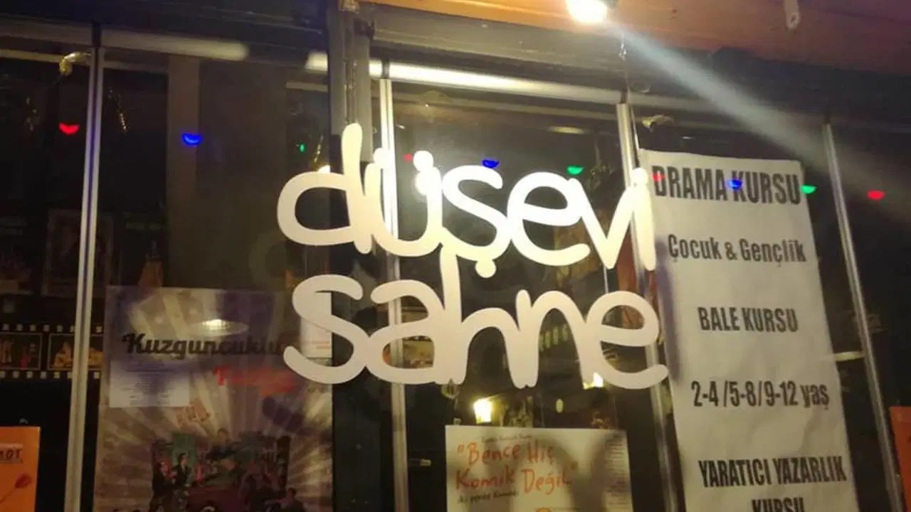 Dushevi gab seinen zweiten Absolventen: Abschlussfeier-Aufregung bei Dushevi