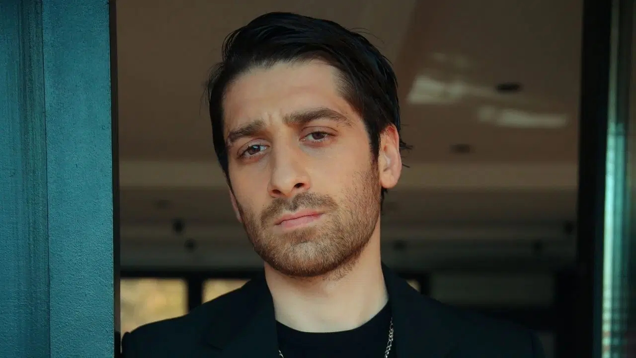 Bora Akkaş gaat Necati Akpınar spelen: details uit de film 'Adile'