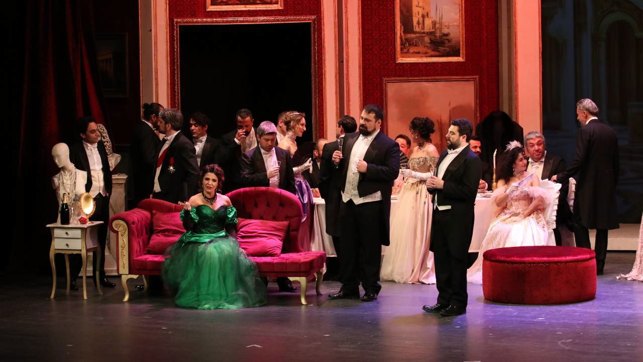 De Staatsopera en het Ballet van Samsun hebben de opera 'La Traviata' opgevoerd
