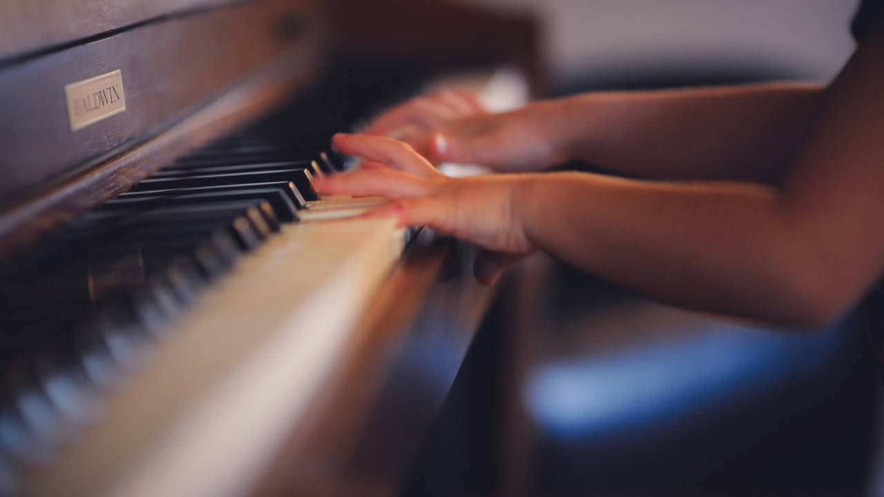 Estudo: Tocar um instrumento musical protege o cérebro do envelhecimento