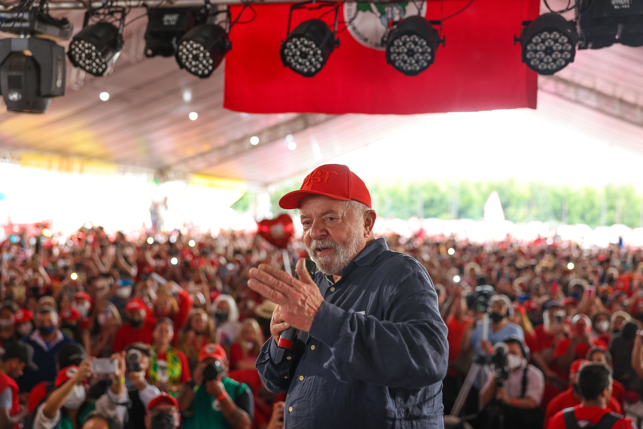 Lula critica precio de garrafas de gas y dice que población de bajos ingresos tendrá gas gratis