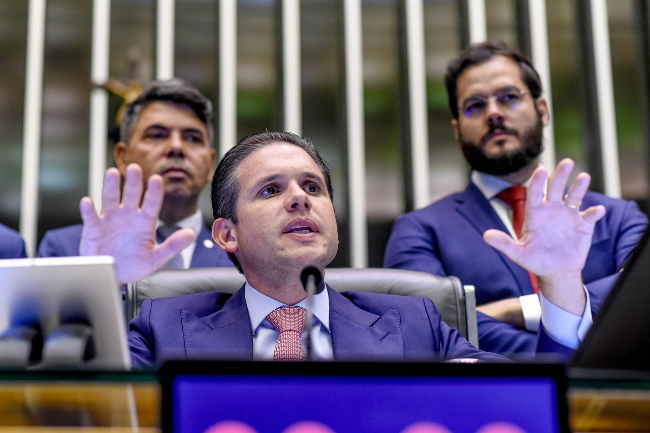 Onder het bestuur van Motta is de Kamer leeg en komen de agenda's van de oppositie en de regering niet vooruit.