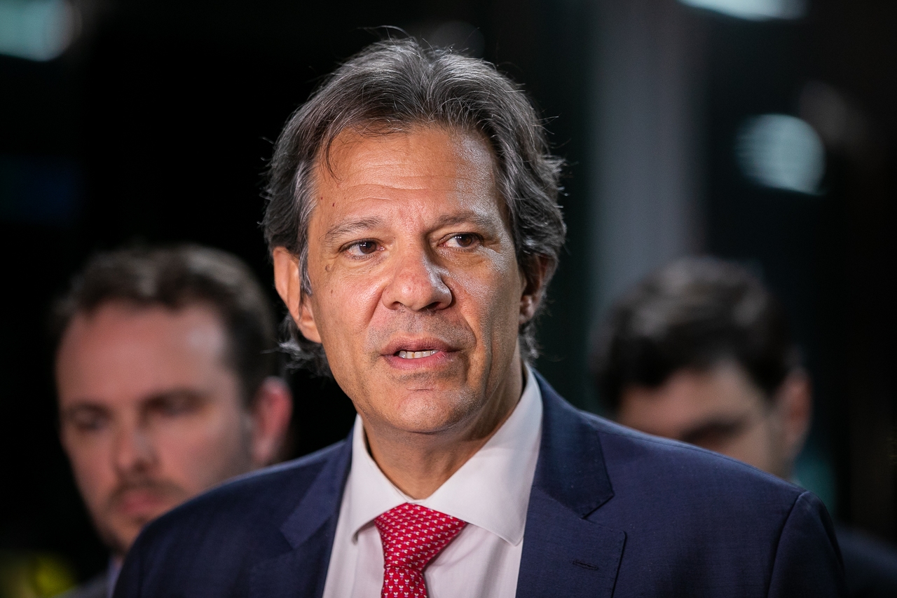 Gobierno retirará R$ 1,4 mil millones en fondos para compensar caída del IOF