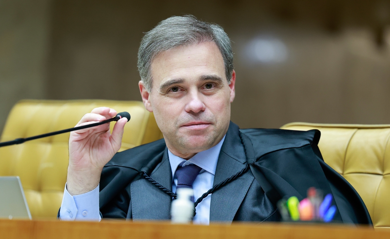 Mendonça discrepa de Moraes y defiende revisión de todo el ciclo de vida del INSS