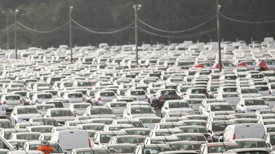 Governo estuda reduzir imposto de carro “popular”