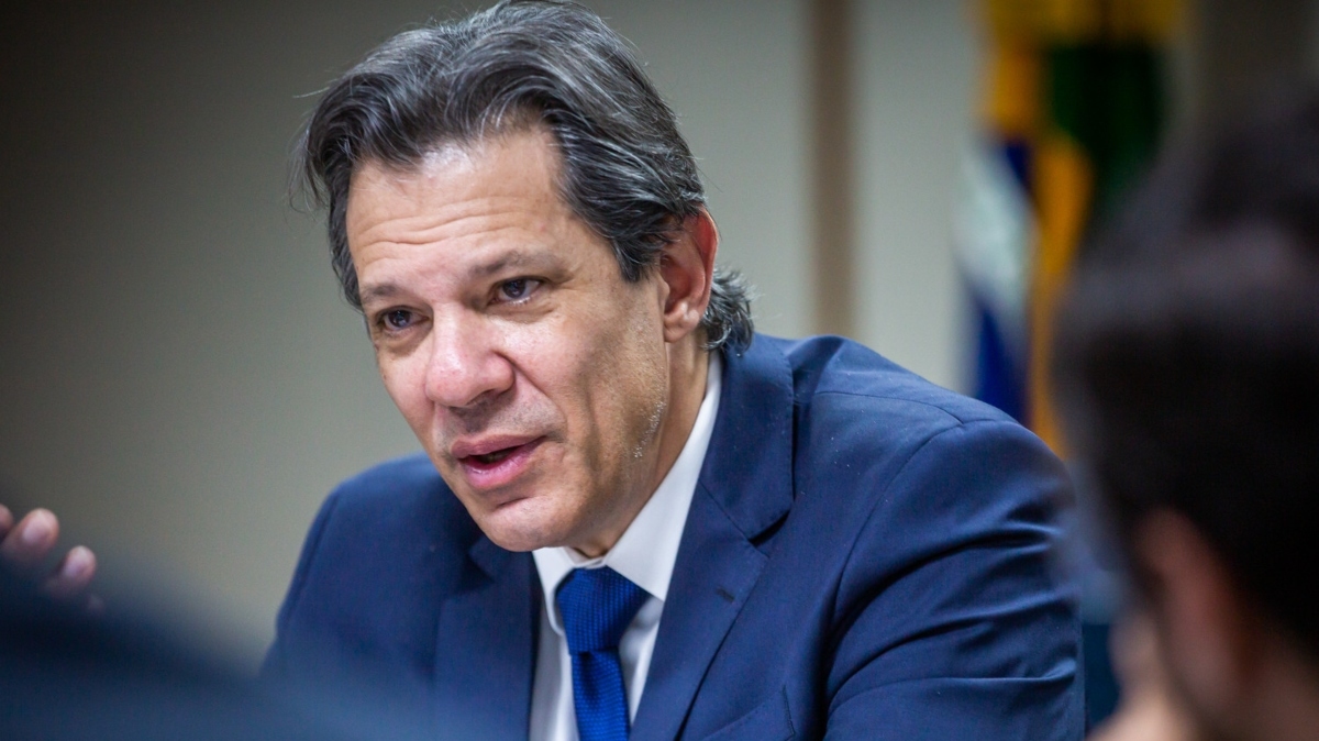 Haddad, Eduardo'nun Brezilya'ya karşı komplo kurmak için Bolsonaro ailesi adına hareket ettiğini söylüyor