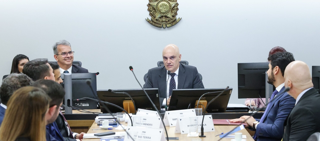Le gouvernement compte sur Moraes pour garantir les revenus de l’IOF et maintenir l’objectif budgétaire.