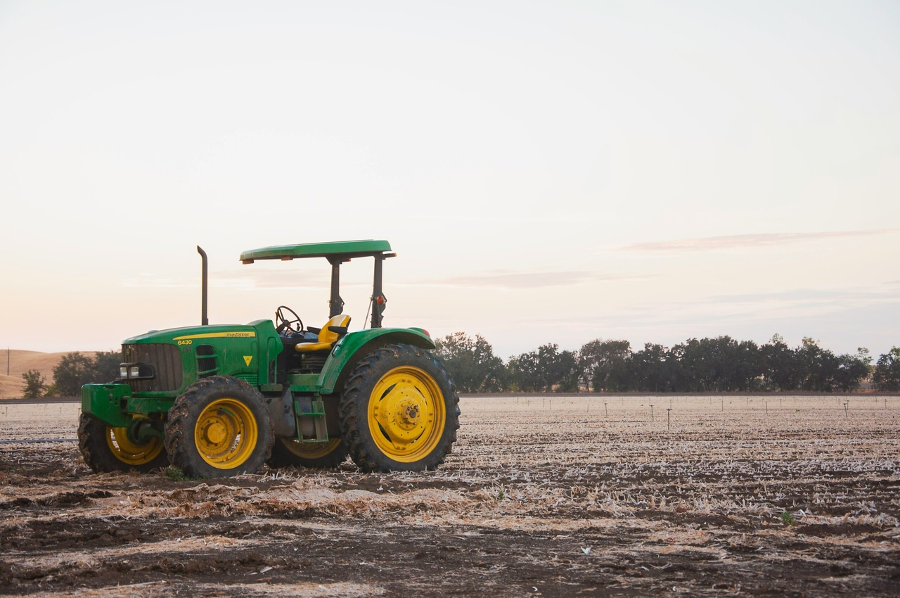 Prejuízo: maior empresa de máquinas agrícolas dos EUA sofre com tarifas de Trump
