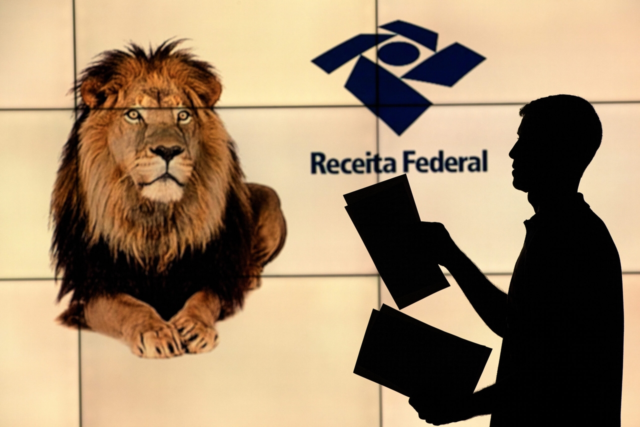 Federal Revenue Service denies that it will notify adults who live with their parents